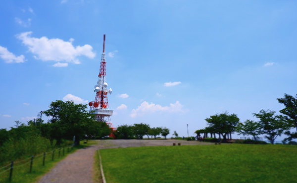 湘南平とテレビ塔