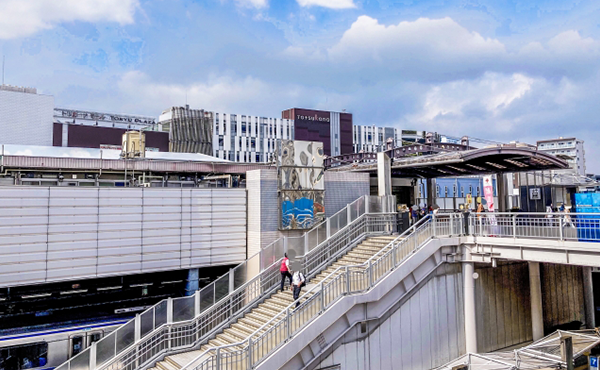 戸塚駅東口