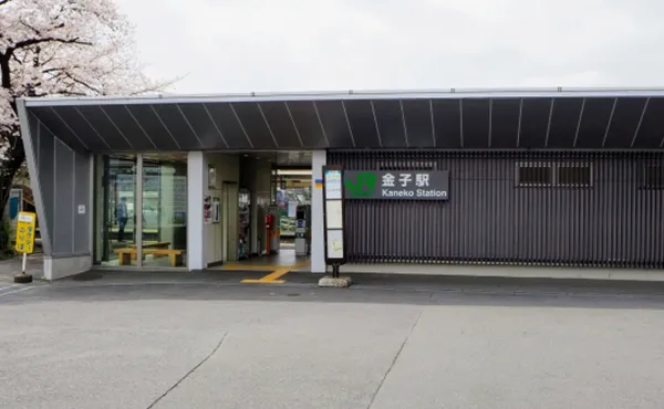 金子駅前