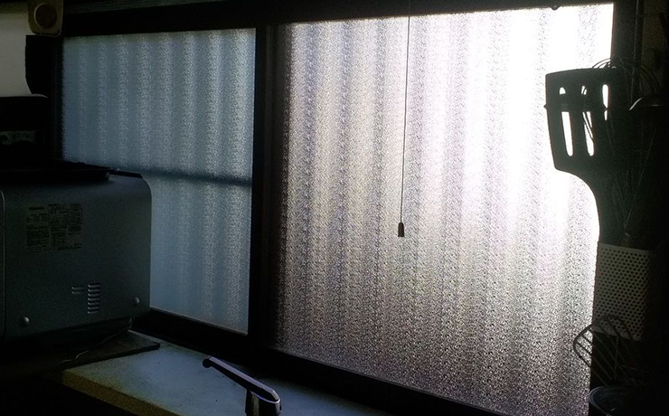横浜市泉区で窓ガラス割れ替えと戸車交換